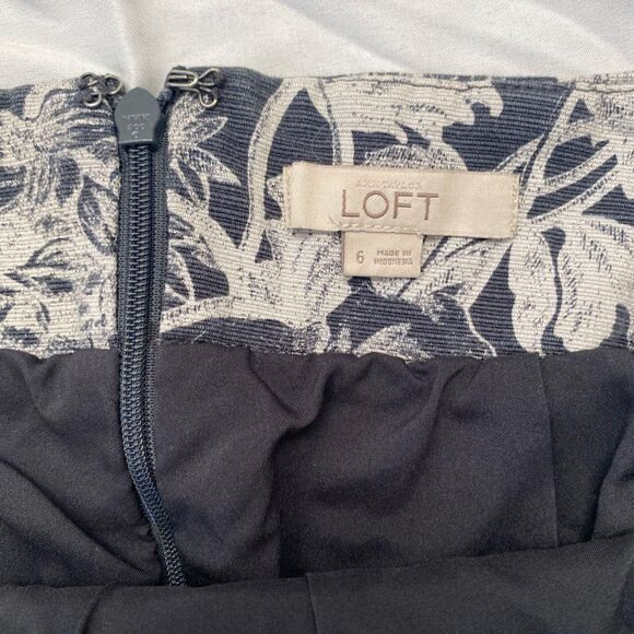 Loft Early 2000's Cotton White Gray Rose Floral Flower Whimsygoth midi Skirt S 6 - Picture 4 of 5